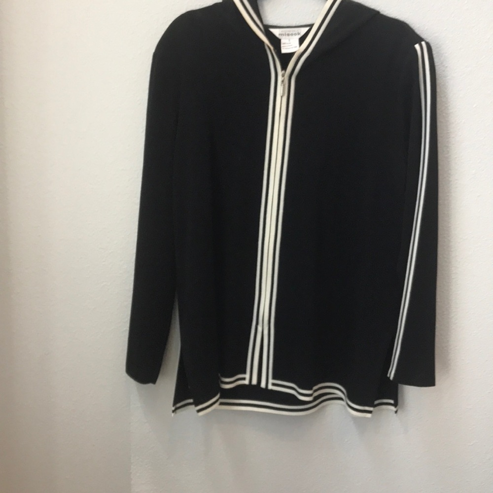 Washable knit top with hood